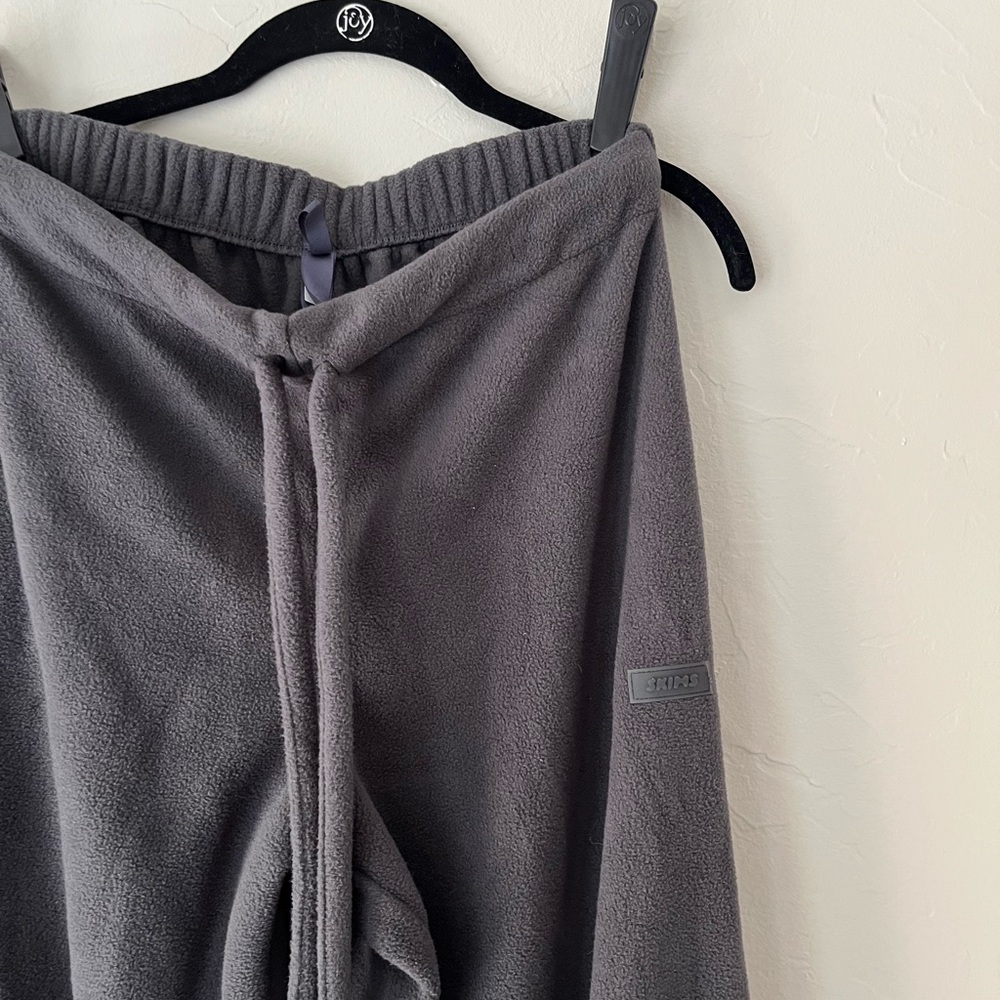 NEW SKIMS FLEECE LOUNGE OVERSIZED STACKED PANTS IN STORM S - Picture 8 of 8